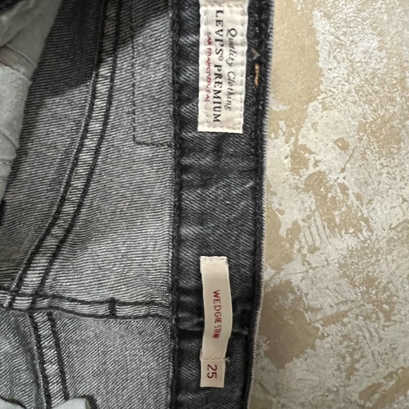 Levi Jeans - Picture 2 of 2